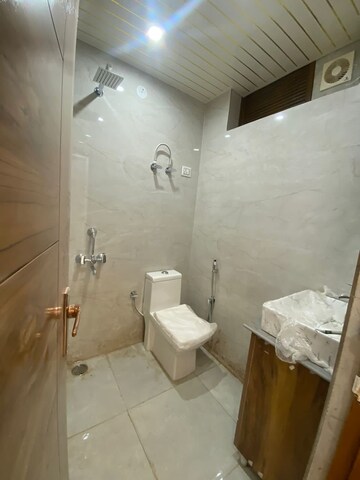 Bathroom in 3 BHK Builder Floor at Vasundhara Sector 16 – for Sale