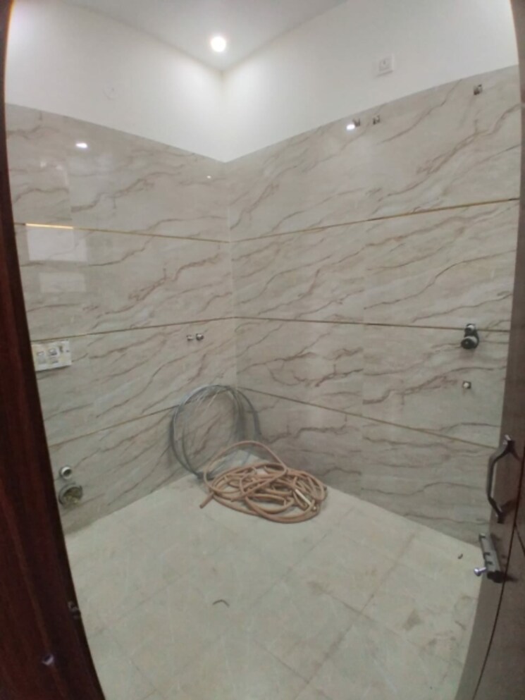 Bathroom, kharar mohali road 4 Bedroom 150 Sq.Yd. Independent House In Kharar Mohali Road Kharar 7797505