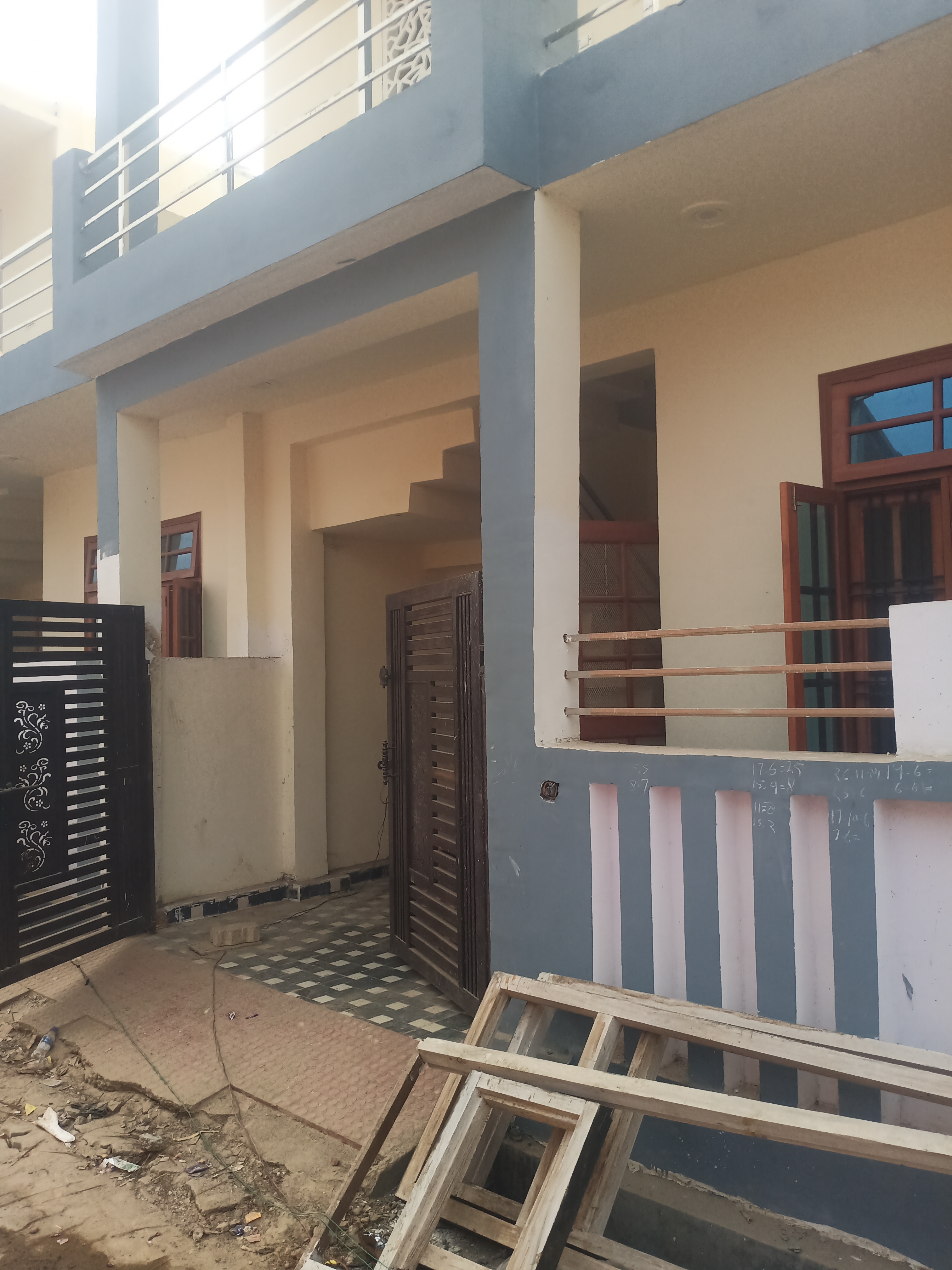 2 BHK + Pooja Room,Servant Room,Study Room,Extra Room Independent House For Sale in Geeta Vihar Colony