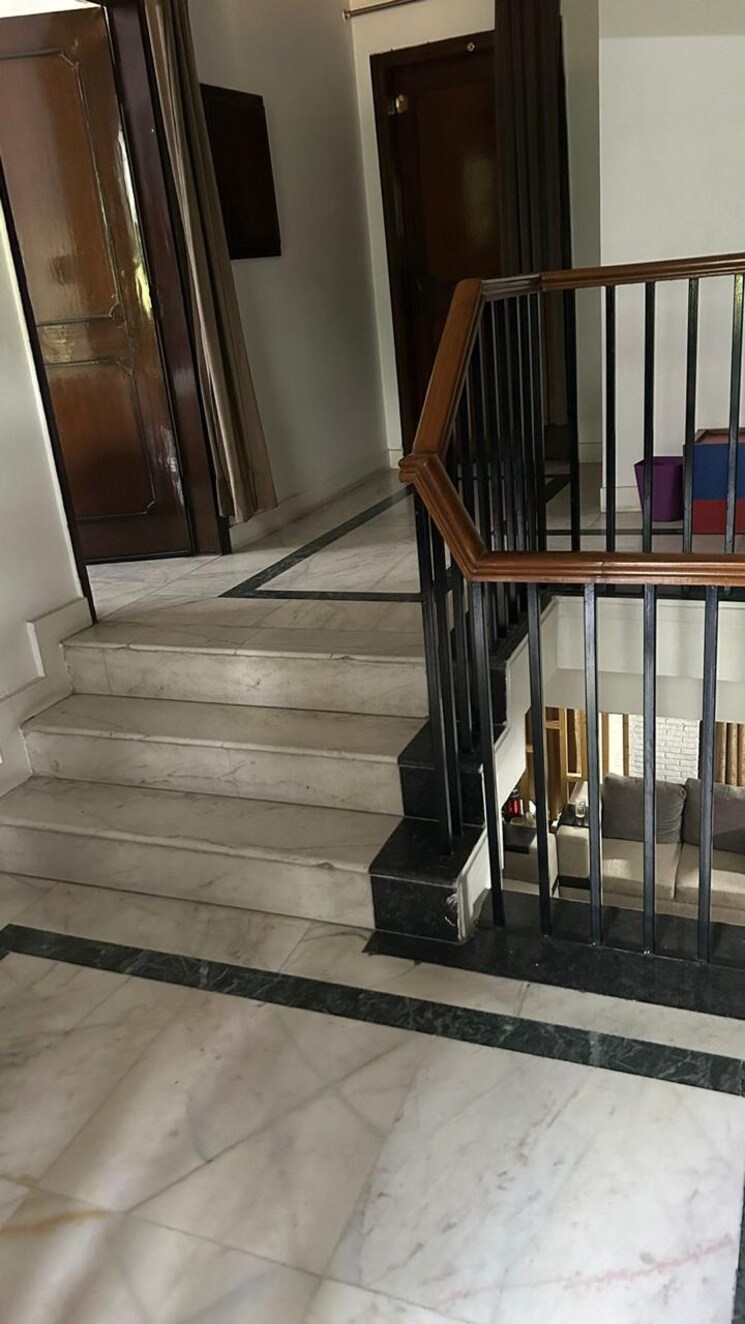 undefined, sector 22 6+ Bedroom 168 Sq.Mt. Independent House In Sector 22 Noida 7797791