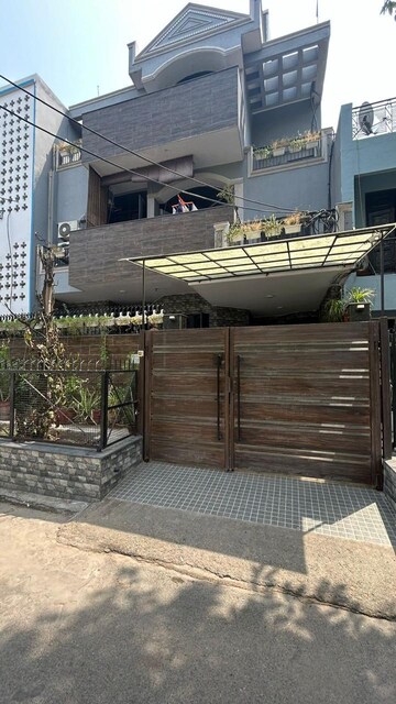 6+ BHK Independent House – Exterior View View at Sector 22 - for Sale