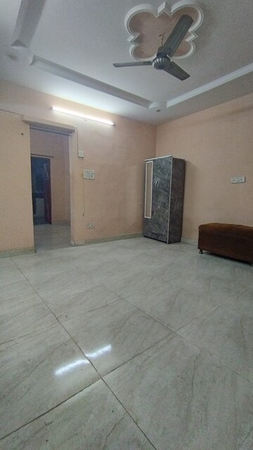 Room in 2 BHK Apartment at Paschim Vihar – for Sale