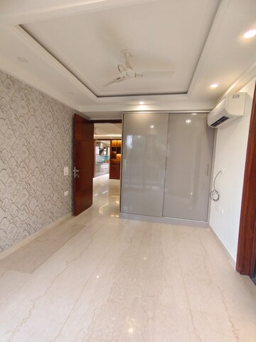 Room in 3.5 BHK Apartment at Godrej Lakeside Orchard, Sarjapur Road – for Sale