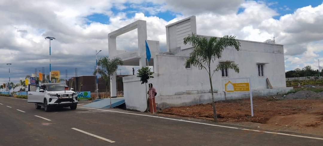 Plot For Sale in Gaur City Arcade