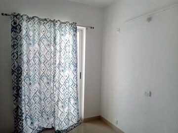 Room in 3 BHK Apartment at Narendra Nagar – for Sale