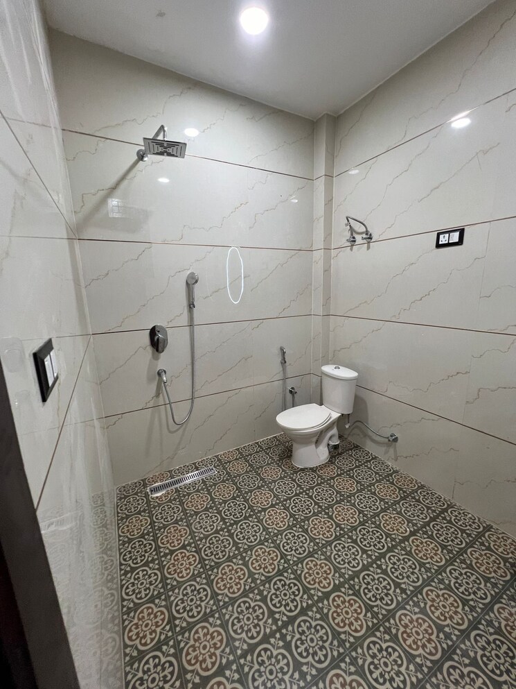 Bathroom, vasundhara sector 5 4 Bedroom 1800 Sq.Ft. Builder Floor In Vasundhara Sector 5 Ghaziabad 7798074