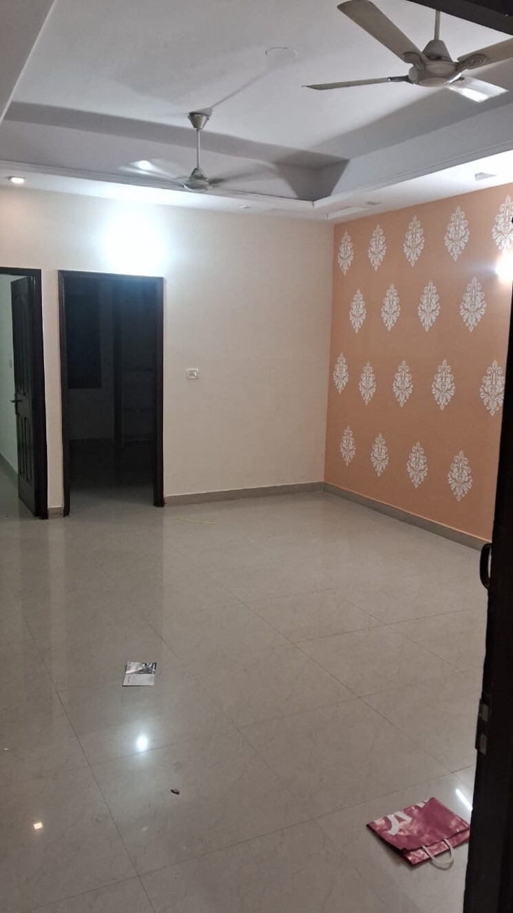 Room, abcz-east-avenue 2 Bedroom 1045 Sq.Ft. Apartment In Sector 73 Noida 7798283