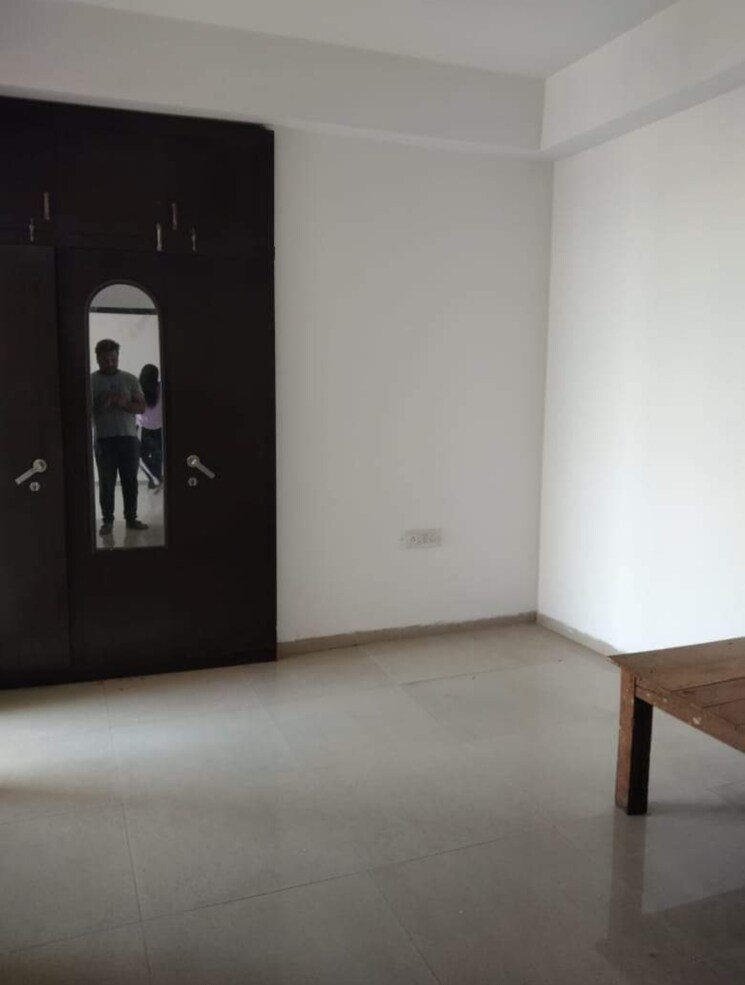 Room, mayur vihar 1 2.5 Bedroom 1150 Sq.Ft. Apartment In Mayur Vihar 1 Delhi 7798357
