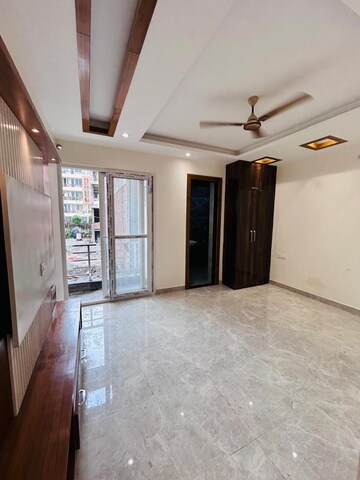 Room in 3 BHK Apartment at Andheri West – for Sale