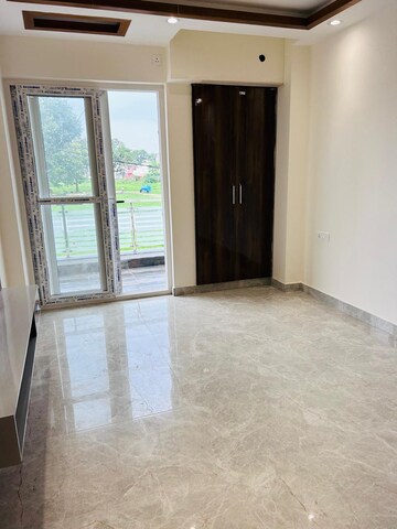 Room in 3 BHK Apartment at Andheri West – for Sale