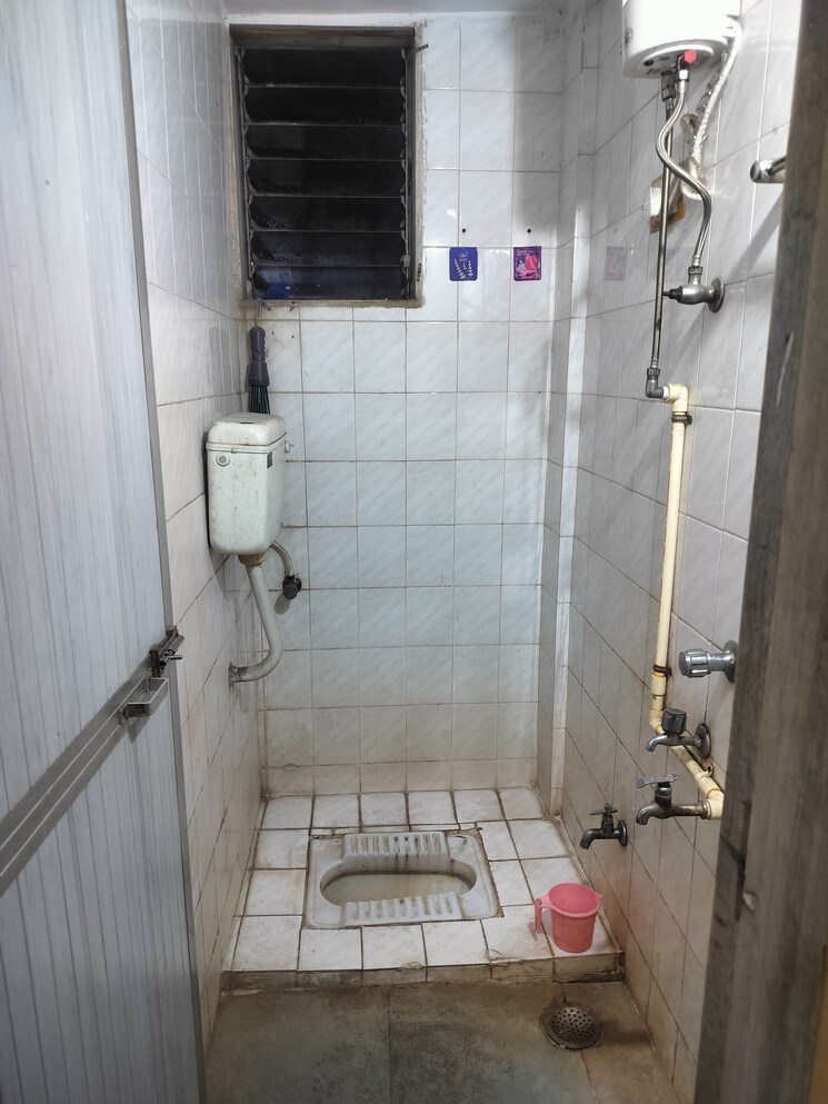 Bathroom, twin-corner 2 Bedroom 650 Sq.Ft. Apartment In Nerul Navi Mumbai 7798551