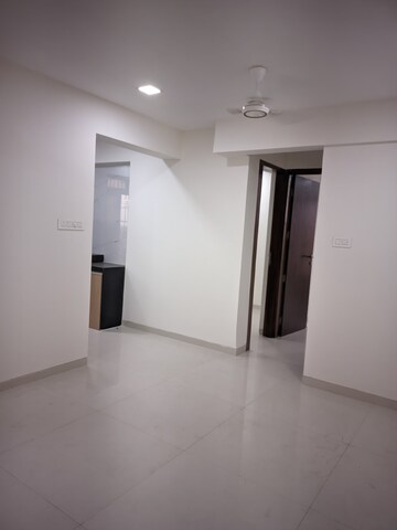 2 BHK Apartment For Rent in Adityaraj Breeze, Vikhroli East
