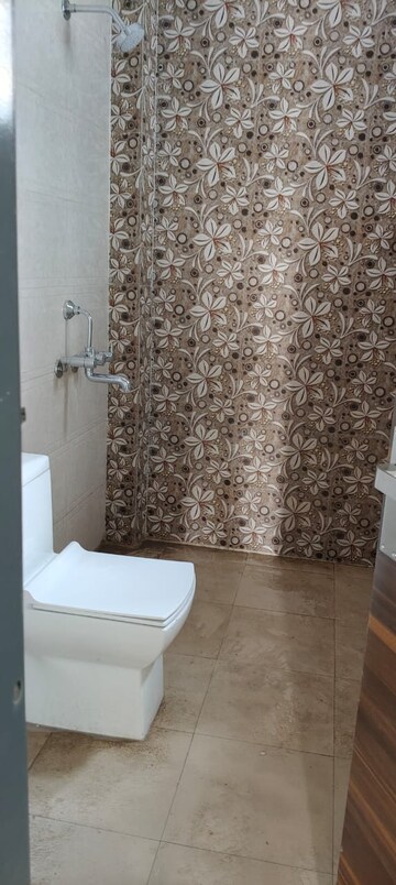Bathroom in 3 BHK Apartment at Vipul Belmonte, Sector 53 – for Sale