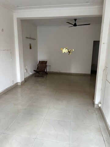 Room in 3 BHK Apartment at Vipul Belmonte, Sector 53 – for Sale