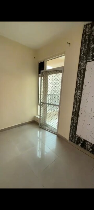 2.5 BHK Apartment For Rent in Gaur City 2 - 12th Avenue, Sector 16c Greater Noida
