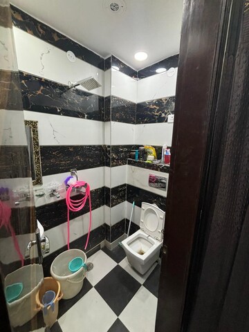 Parking in 2 BHK Builder Floor at Uttam Nagar – for Sale