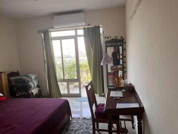 Room in 4 BHK Apartment at Bestech Park View City 1, Sector 48 – for Rent