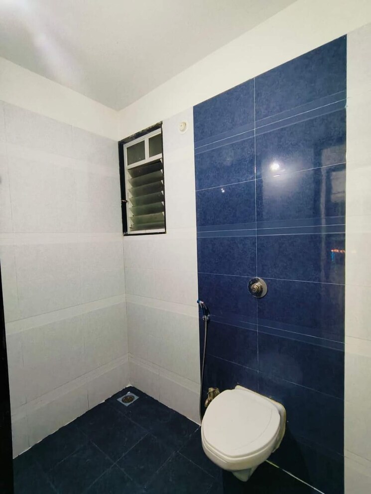Bathroom, gayatree-landmark-phase-1 2 Bedroom 972 Sq.Ft. Apartment In Thergaon Pune 7799022