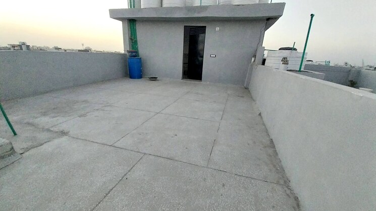 Terrace, dwarka mor 2 Bedroom 550 Sq.Ft. Builder Floor In Dwarka Mor Delhi 7798990