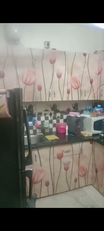 Master Bedroom in 2.5 BHK Builder Floor at Laxmi Nagar – for Rent