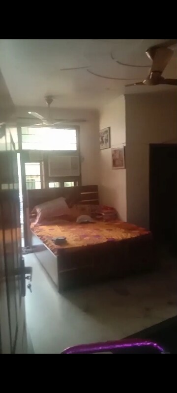 Bedroom in 2.5 BHK Builder Floor at Laxmi Nagar – for Rent