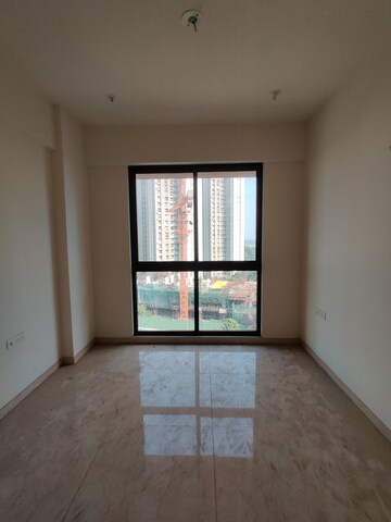 Room in 3 BHK Apartment at Lodha Sterling, Kolshet Road – for Sale