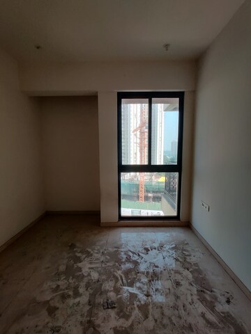 Room in 3 BHK Apartment at Lodha Sterling, Kolshet Road – for Sale
