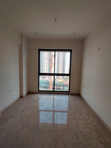 Room in 3 BHK Apartment at Lodha Sterling, Kolshet Road – for Sale