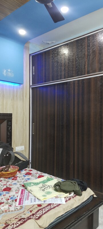 Furnished Amenities in 3.5 BHK Builder Floor at Kavi Nagar – for Sale