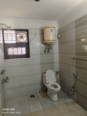 Bathroom in 2 BHK Apartment at DLF Silver Oaks, Sector 26 – for Sale
