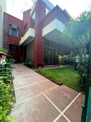 Balcony in 6+ BHK Independent House at Vipul World Plots, Sector 48 – for Sale
