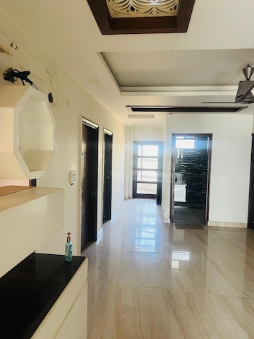 Building Lobby in 5 BHK Builder Floor at BPTP Parkland Sector 82, Sector 82 – for Sale
