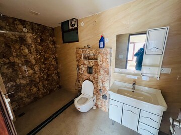 Furnished Amenities in 5 BHK Builder Floor at BPTP Parkland Sector 82, Sector 82 – for Sale