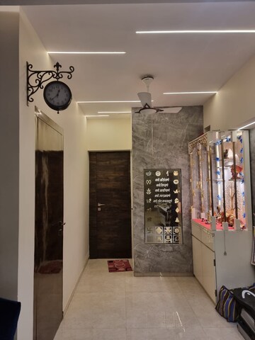 Room in 2 BHK Apartment at Lodha Amara, Kolshet Road – for Sale