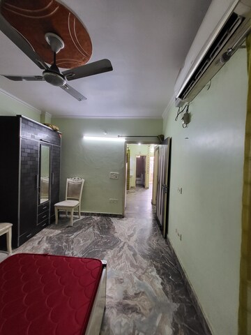 Furnished Amenities in 2 BHK Builder Floor at Laxmi Nagar – for Sale