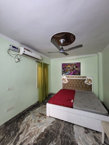 Master Bedroom in 2 BHK Builder Floor at Laxmi Nagar – for Sale