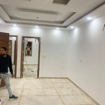 Room in 3 BHK Builder Floor at Dwarka Mor – for Sale