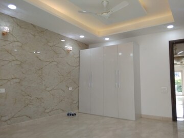 Room in 3 BHK Builder Floor at Sector 71 – for Sale