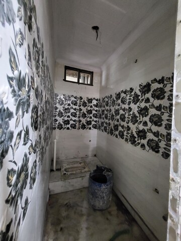 Parking in 2 BHK Builder Floor at Laxmi Nagar – for Sale