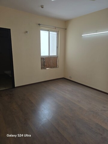 Room in 3.5 BHK Apartment at 3C Lotus Boulevard Espacia, Sector 100 – for Rent