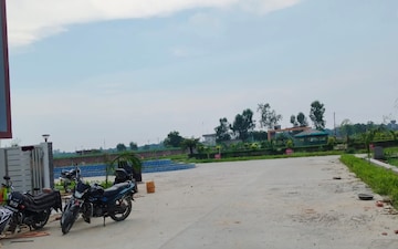 Plot For Sale in Sector 82