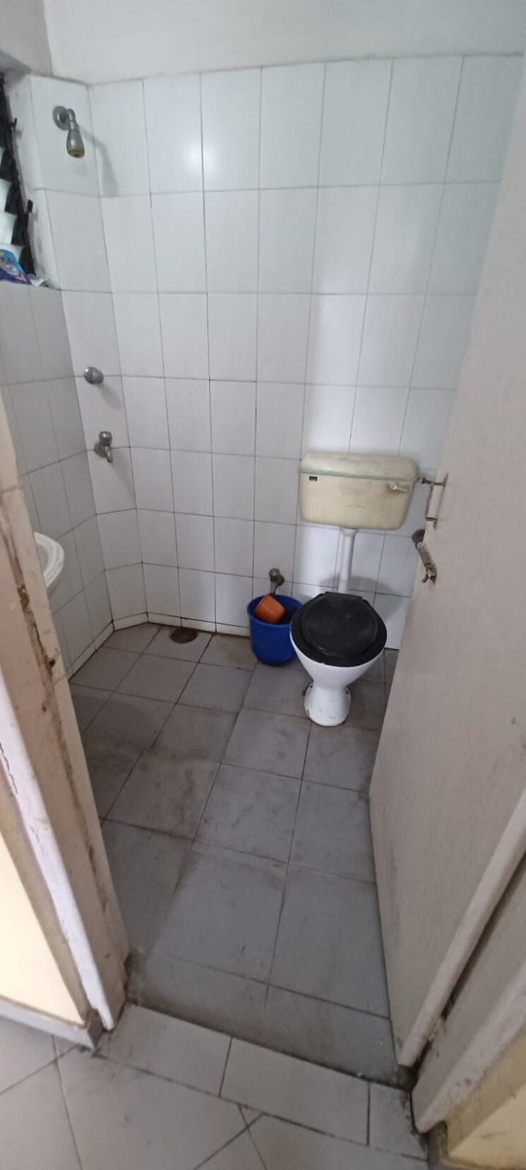 Bathroom, genexx-valley 3 Bedroom 1055 Sq.Ft. Apartment In Diamond Harbour Road Kolkata 7801079