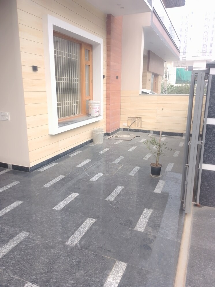  Parking, sector 125 4 Bedroom 200 Sq.Yd. Independent House In Sector 125 Mohali 7801573