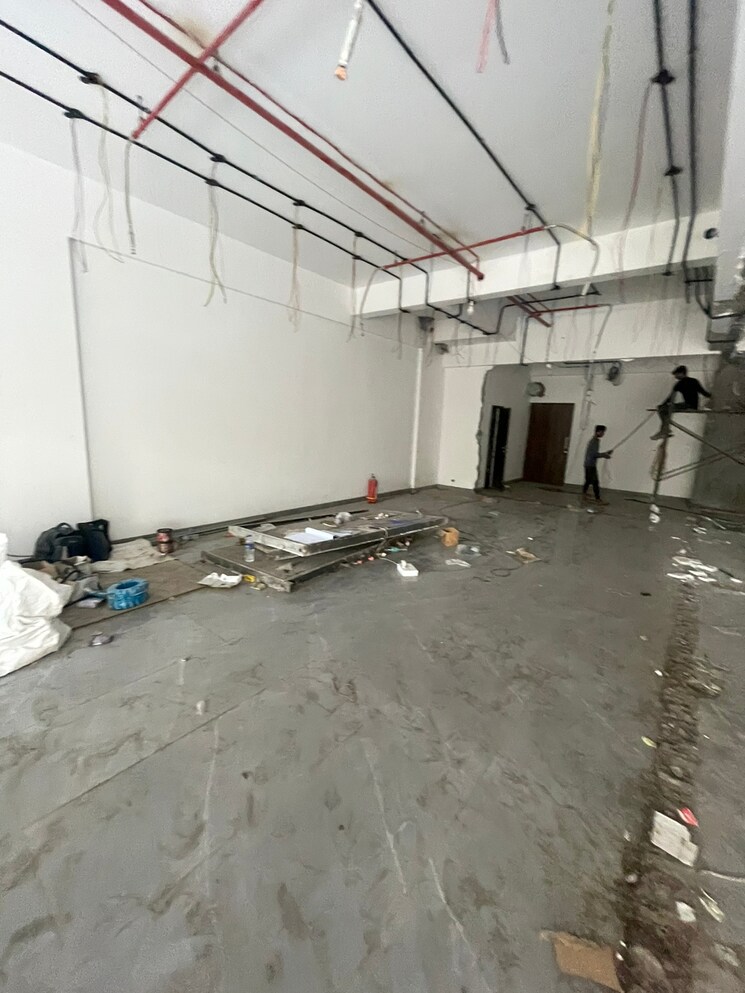  Parking, skyblu-72-corp Commercial Showroom 6000 Sq.Ft. In Sakinaka Mumbai 7801660