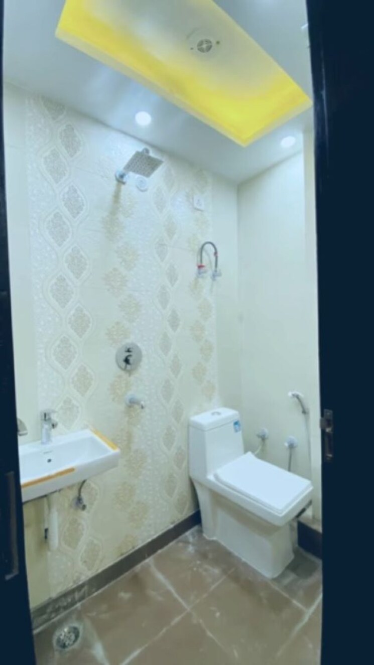 Bathroom, dwarka mor 2 Bedroom 650 Sq.Ft. Builder Floor In Dwarka Mor Delhi 7801692
