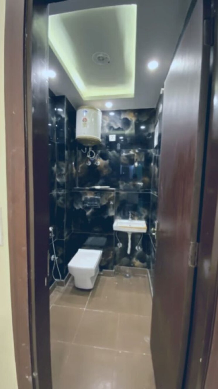 Bathroom, dwarka mor 2 Bedroom 650 Sq.Ft. Builder Floor In Dwarka Mor Delhi 7801692