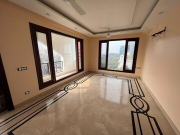 Room in 3 BHK Builder Floor at Sector 71 – for Sale