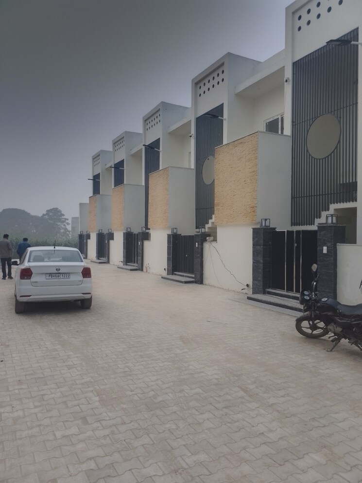  Parking, sector 125 3 Bedroom 100 Sq.Yd. Independent House In Sector 125 Mohali 7801867