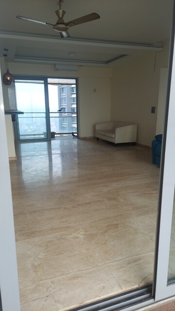 Room in 3.5 BHK Apartment at Imperial Heights Phase 2, Goregaon West – for Sale