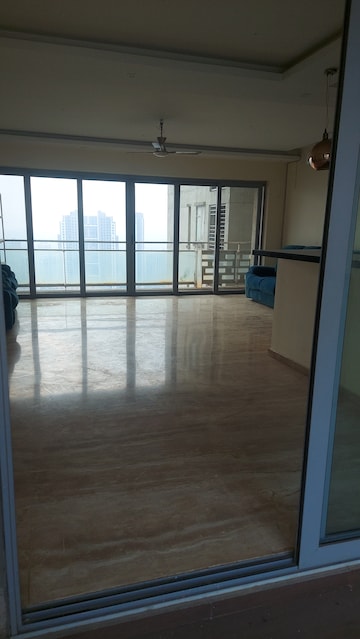 Room in 3.5 BHK Apartment at Imperial Heights Phase 2, Goregaon West – for Sale